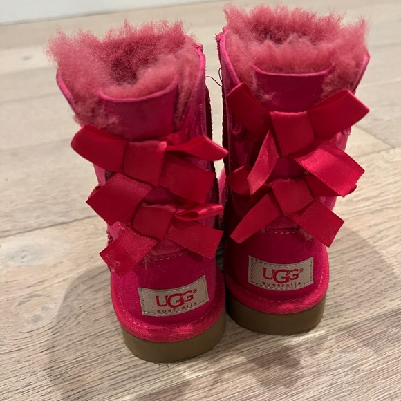 Bailey bow uggs - Picture 3 of 5